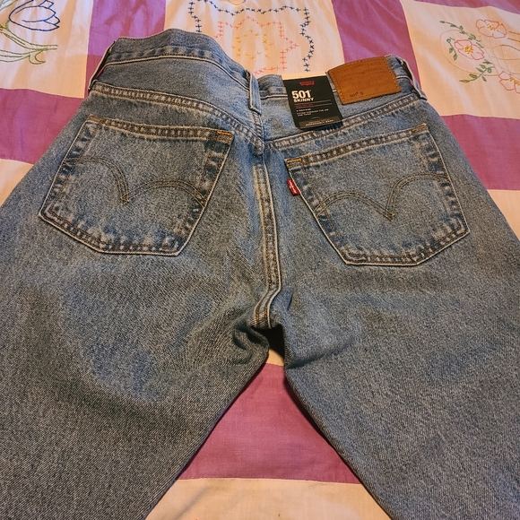 501 Skinny High Rise 26 x 28 Distressed Jean New With Tags MSRP 98.00 Button Fly - Picture 7 of 7